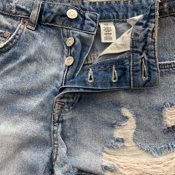 & Denim distressed boyfriend shorts size 4 - Picture 3 of 6